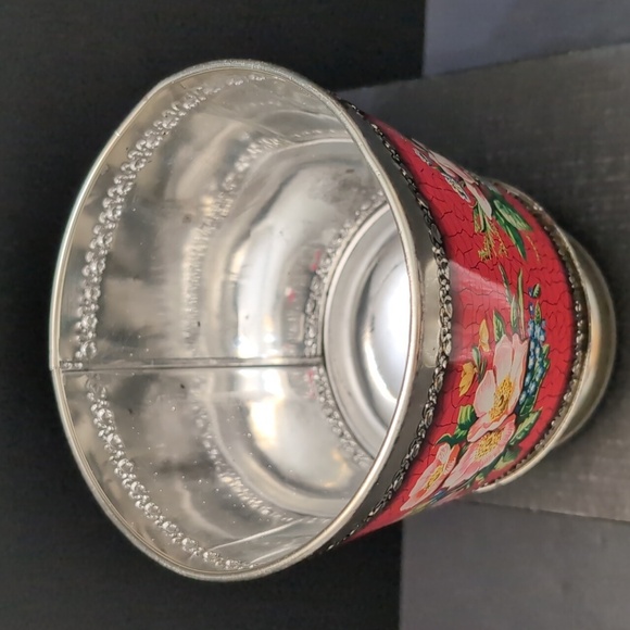 VGT,Floral Hollywood Regency Urn Shaped Red Decorative Tin with Lid. - Picture 5 of 11